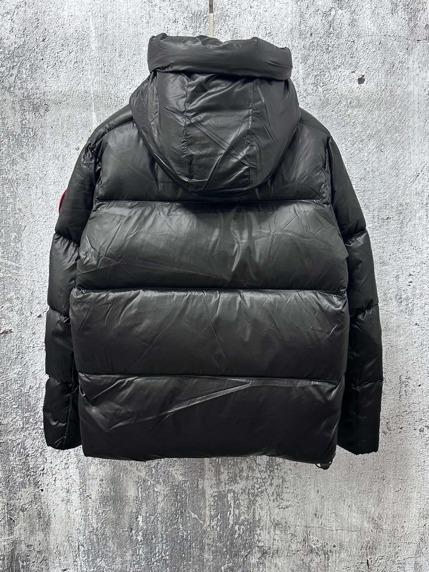 P780 [𝘾𝘼𝙉𝘼𝘿𝘼 𝙂𝙊𝙊𝙎𝙀] Canada Goose's limited new Crofton puff down jacket, top version, ceiling level Crofton soft loaf, 2024 latest style, cold protection effect up to level 4, using recycled Feather-Light tear-resistant fabric, ultra-light, no weight on the upper body at all! The unique black label highlights your temperament‼ ️ Canada Goose, a Canadian brand, has always been recognized as the warmest down jacket. Various Instagram celebrities, Internet celebrities, and celebrities often wear it for street photos. I make Canada Goose every year, but I still can't get rid of my love for it. No matter how cold the days are, there is no need to be afraid, because there is! Filled with 90% white duck down, it is the legendary warmest down jacket and is known as a must-have for Arctic outdoor sports! The most popular down jacket in the world, celebrities are rushing to buy it, it is a must-have!  Size: S~XXL